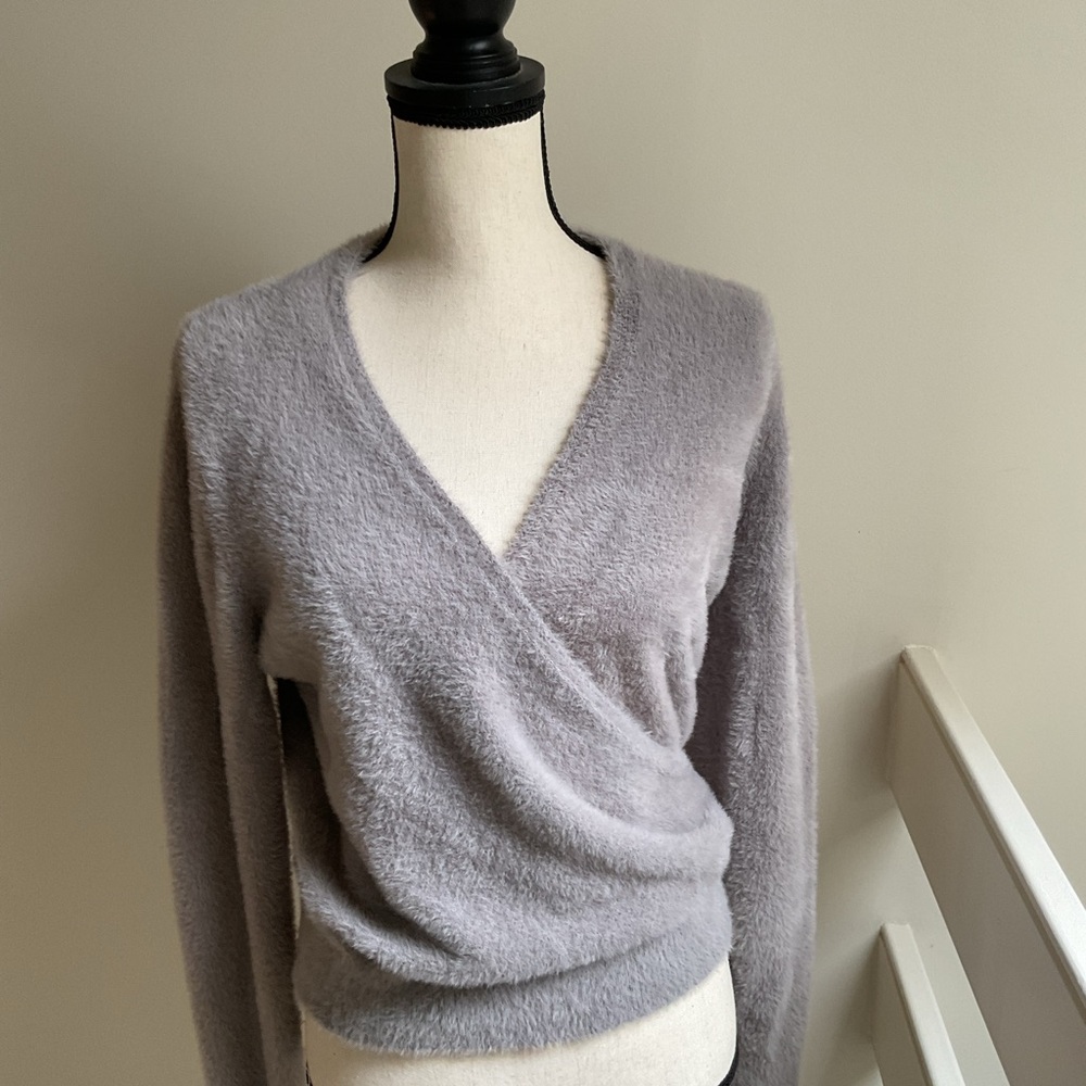 Elegant Gray Women's Sweater